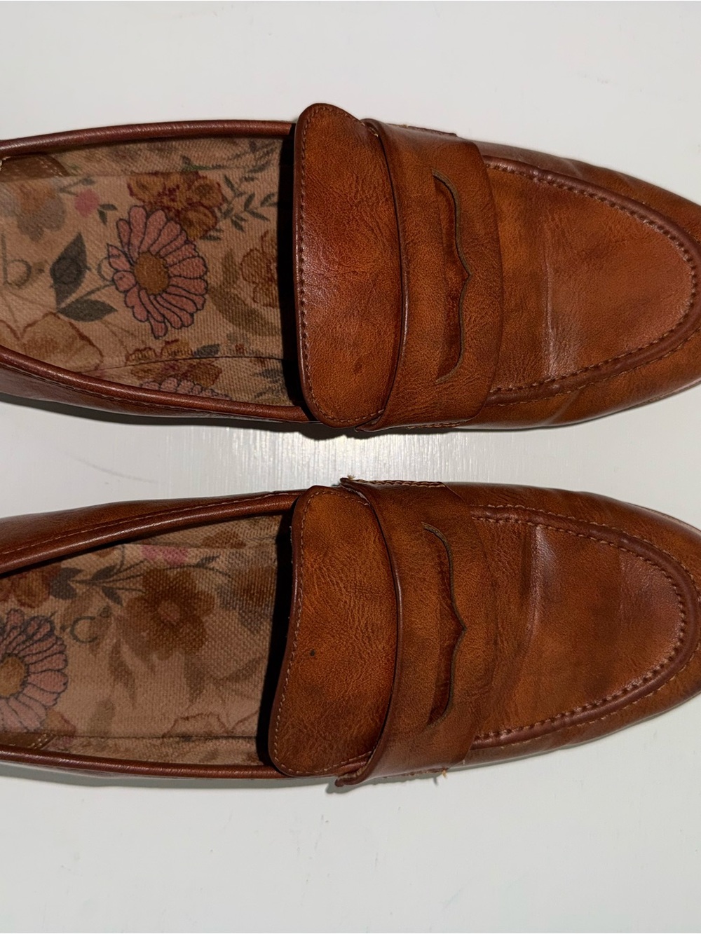 Womens Classic Tan Leather Penny Loafers